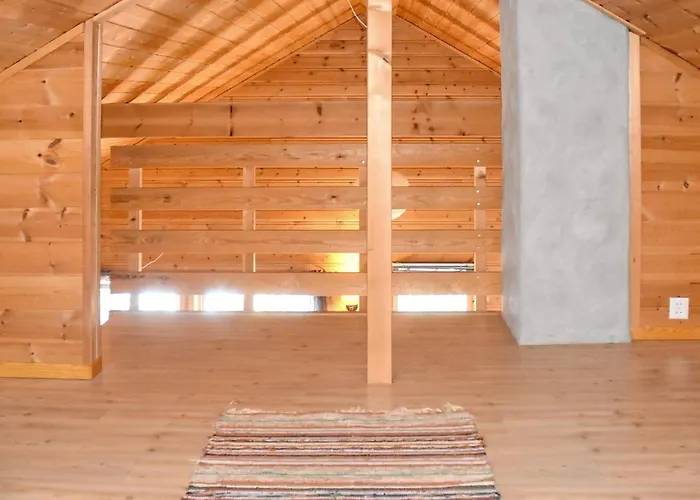 6 Person In Bud-by Traum *