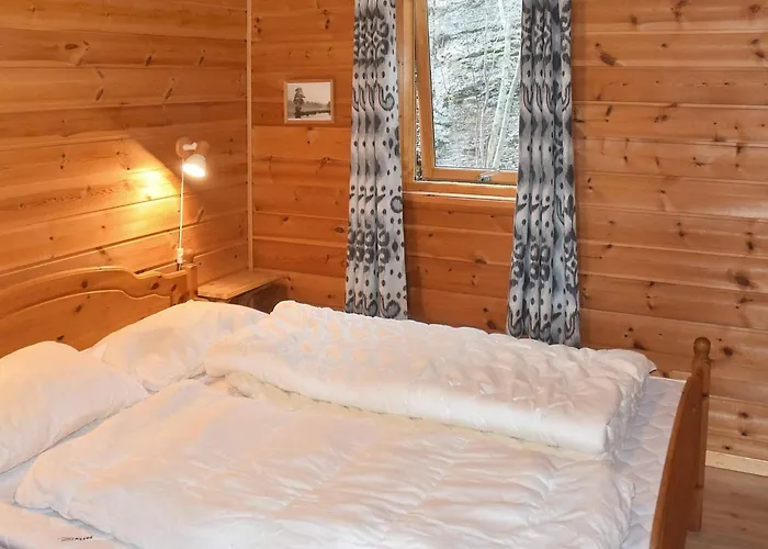 6 Person In Bud-by Traum